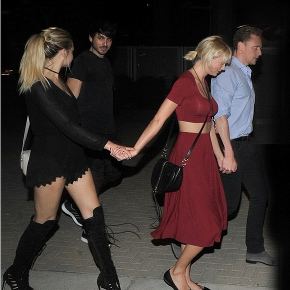 AS SEEN ON TAYLOR SWIFT - Rebecca Minkoff Mara Crossbody Bag - Picture 3 of 12